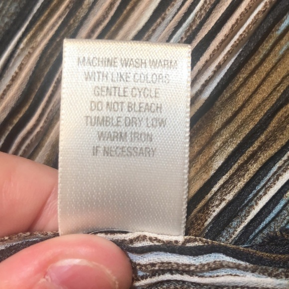 C.J. BANKS by Christopher & Banks Stylish Flutter Sleeve Blouse Size 1X - Picture 7 of 7